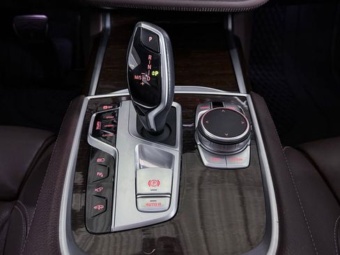 Used 2020 BMW 745e xDrive image 36