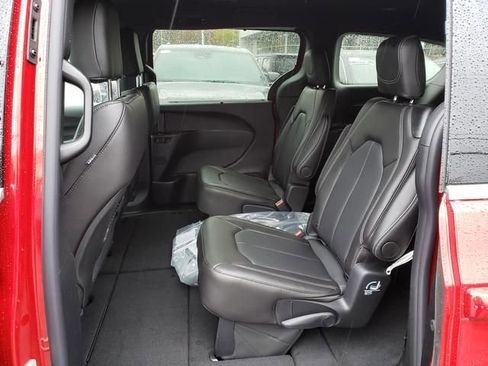 New 2026 Chrysler Pacifica Select image 7