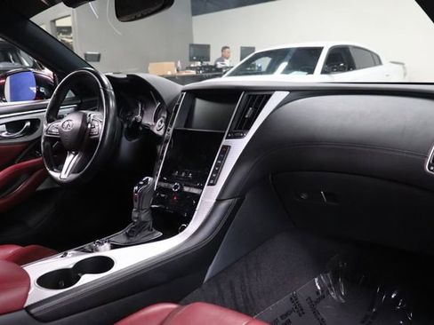 Used 2018 INFINITI Q60 Red Sport 400 w/ Sensory Package 3.0T Sport RWD image 18