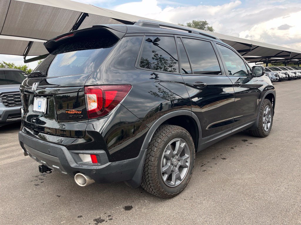 Certified 2025 Honda Passport TrailSport image 4