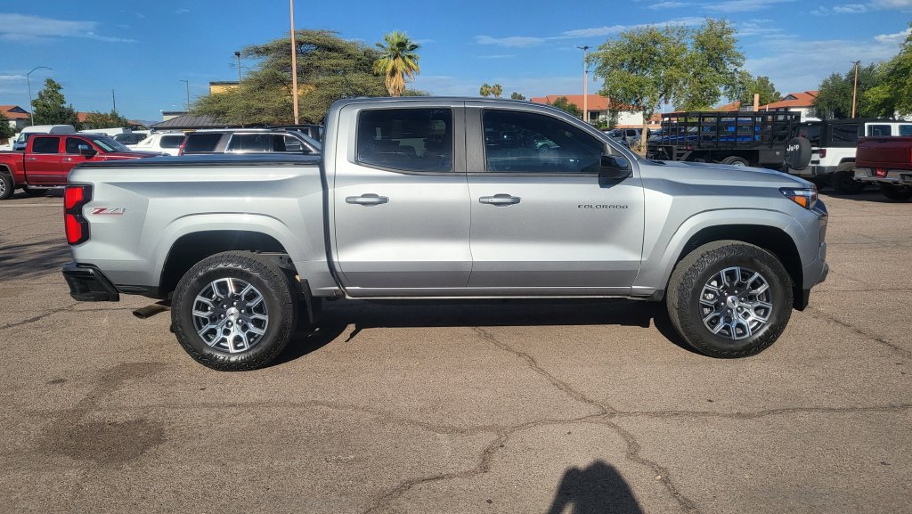 Used 2024 Chevrolet Colorado Z71 w/ Z71 Convenience Package 2 AWD/4WD image 11