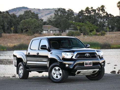 Used 2015 Toyota Tacoma 4x4 Double Cab w/ TRD Off-Road Package image 3