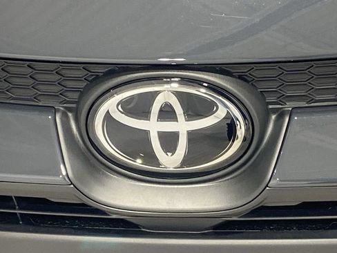 Used 2025 Toyota Corolla LE image 27