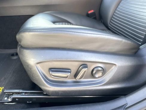 Used 2023 Toyota Camry SE image 10