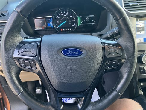 Used 2017 Ford Explorer XLT w/ Equipment Group 201A AWD/4WD image 22