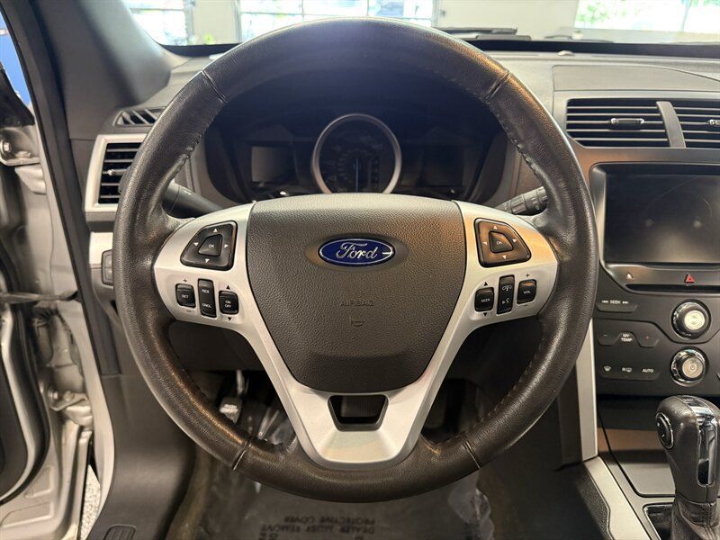Used 2015 Ford Explorer XLT w/ Equipment Group 202B AWD/4WD image 37
