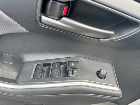 Used 2023 Toyota Highlander LE FWD image 23