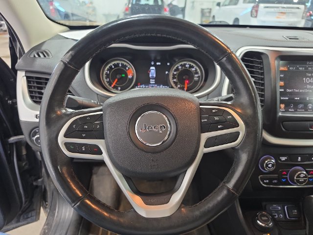 Used 2017 Jeep Cherokee Limited AWD/4WD image 14