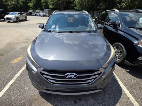 Used 2017 Hyundai Tucson Sport FWD image 2
