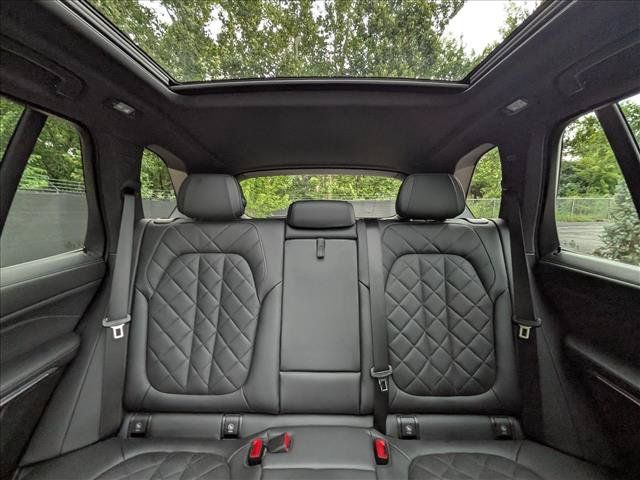 Used 2025 BMW X5 xDrive40i w/ M Sport Package AWD/4WD image 18