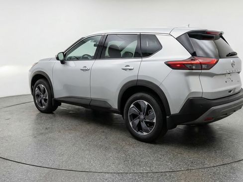 Used 2025 Nissan Rogue SV AWD/4WD image 6