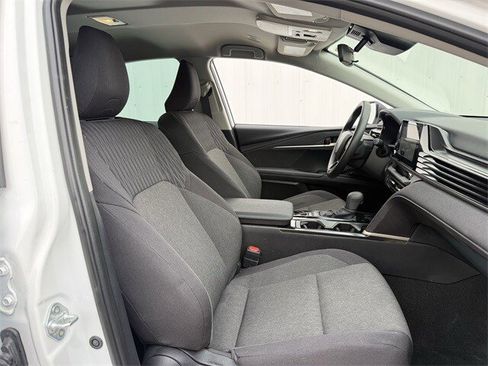 Used 2025 Toyota Camry LE image 30