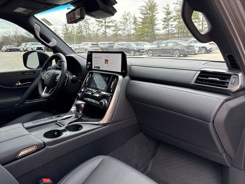 Used 2025 Lexus LX 600 4WD w/ Appearance Package image 33