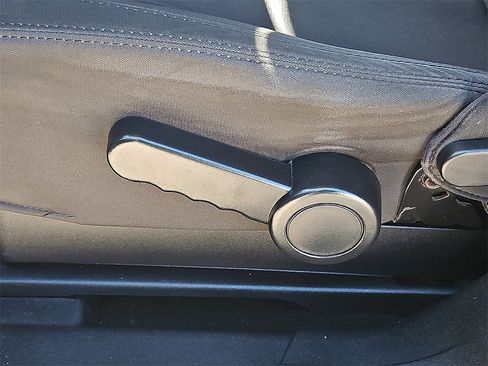 Used 2015 Jeep Wrangler Sport image 19