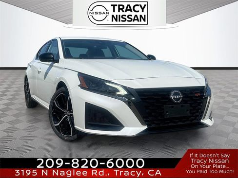 Used 2023 Nissan Altima 2.5 SR w/ SR Premium Package FWD image 1