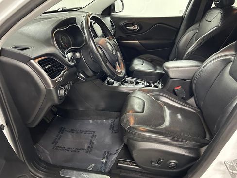 Used 2019 Jeep Cherokee Limited AWD/4WD image 12