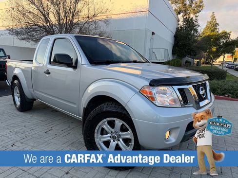 Used 2017 Nissan Frontier SV image 1