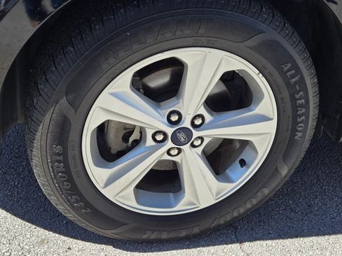 Used 2017 Ford Edge SE image 21