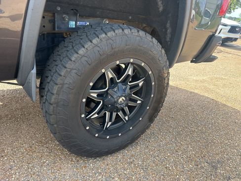 Used 2015 GMC Sierra 2500 SLT w/ Duramax Plus Package image 17