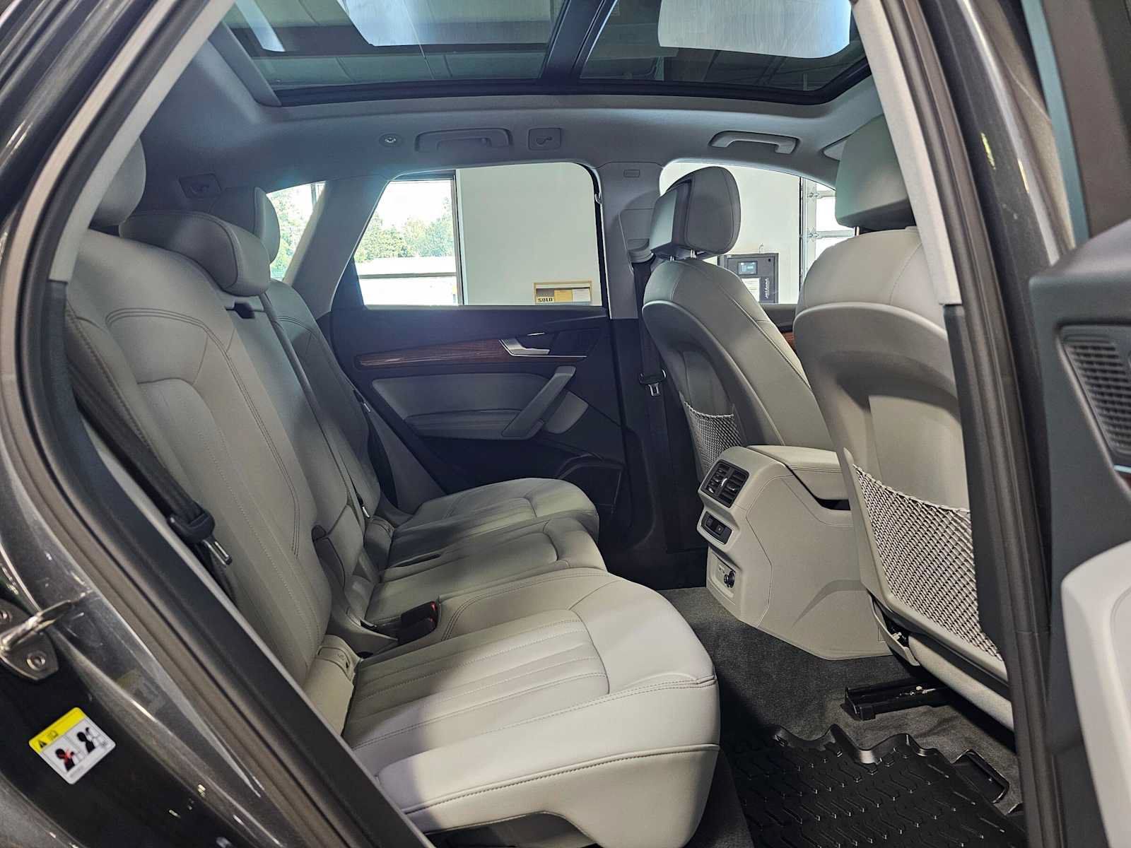 Used 2023 Audi Q5 2.0T Premium Plus w/ Premium Plus Package AWD/4WD image 12