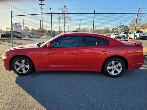 Used 2012 Dodge Charger SE image 11