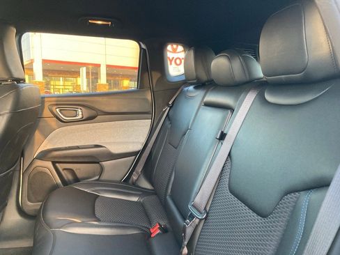 Used 2025 Jeep Compass Latitude image 11