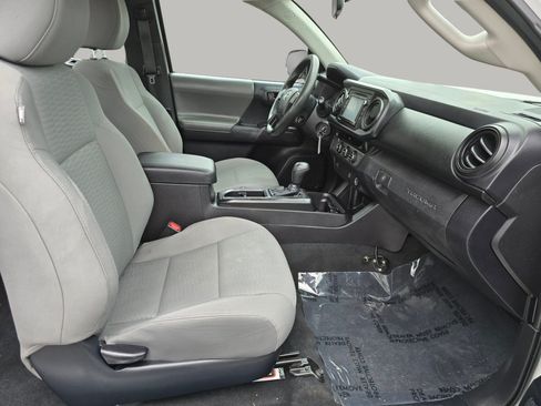 Used 2016 Toyota Tacoma SR RWD image 29