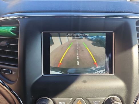 Used 2020 Jeep Grand Cherokee Laredo image 20