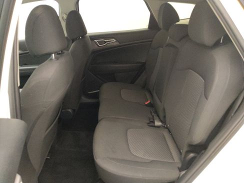 Used 2023 Kia Sportage LX AWD/4WD image 18