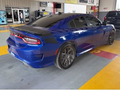 Used 2018 Dodge Charger R/T RWD image 2