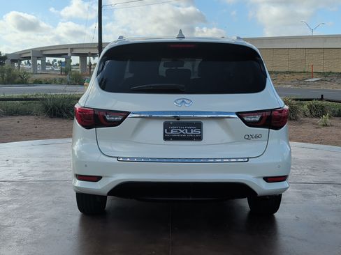 Used 2020 INFINITI QX60 Luxe w/ Essential Package FWD image 3