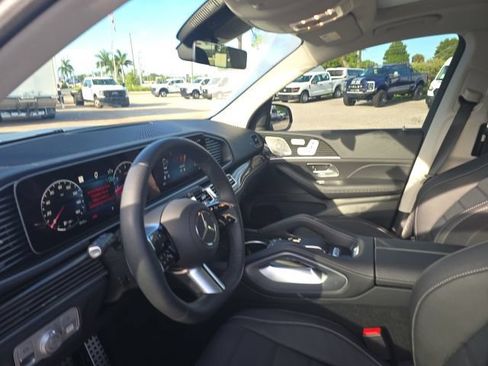 Used 2026 Mercedes-Benz GLS 450 4MATIC image 8