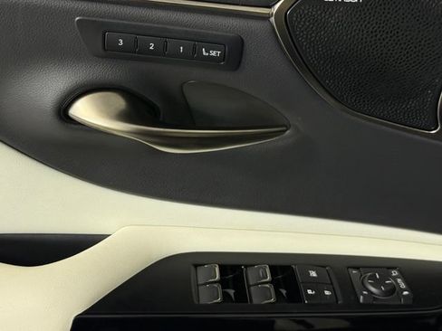 Used 2024 Lexus ES 350 F Sport w/ Accessory Package (Z2) FWD image 17