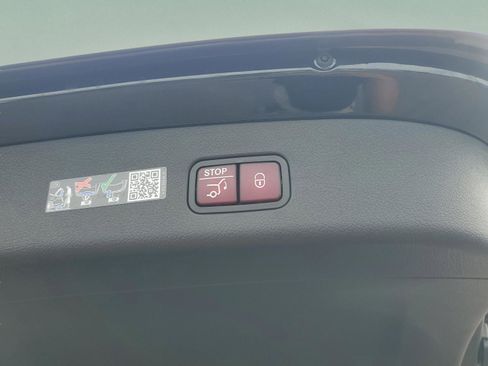 Used 2026 Mercedes-Benz GLC 300 4MATIC image 7