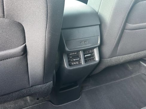 Used 2026 Chevrolet Equinox LT FWD image 9