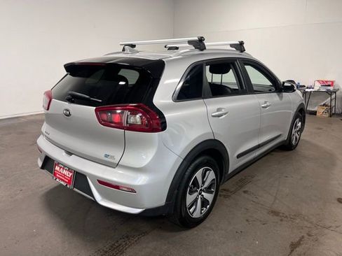 Used 2018 Kia Niro EX image 3