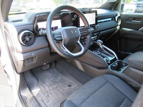 Used 2024 Chevrolet Colorado Z71 w/ Z71 Convenience Package 2 AWD/4WD image 15