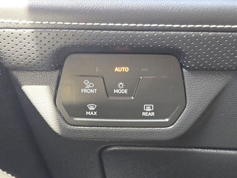 Used 2024 Volkswagen Atlas SE image 23