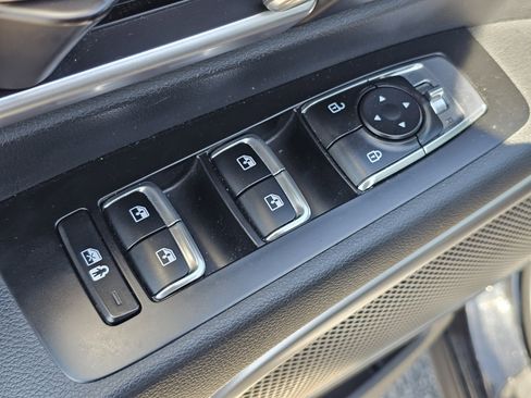 Used 2024 Kia Telluride S w/ S Sunroof Package FWD image 16