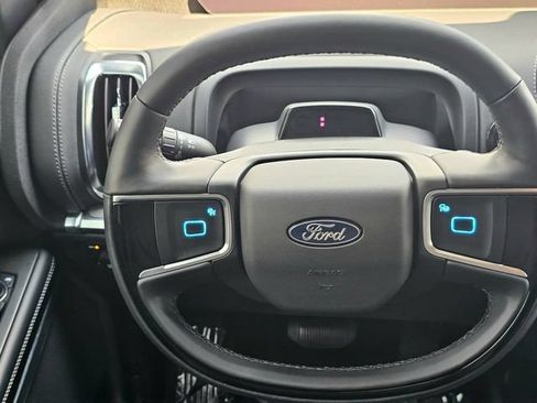 Used 2025 Ford Expedition Platinum w/ Driver's Package AWD/4WD image 35