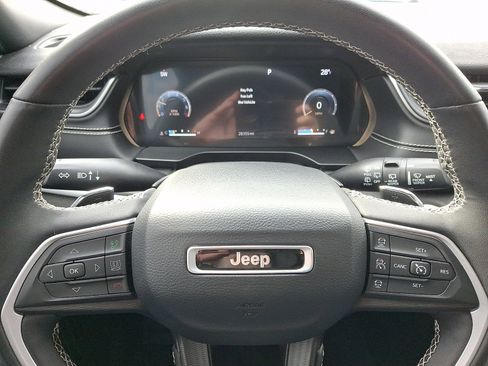 Certified 2023 Jeep Grand Cherokee Altitude image 19