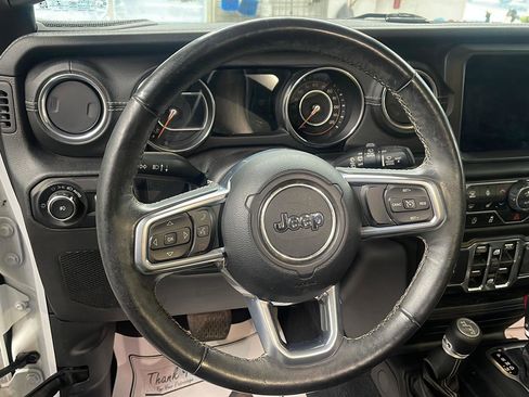 Used 2019 Jeep Wrangler Unlimited Sahara image 13