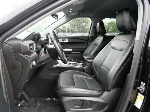 Used 2023 Ford Explorer Limited AWD/4WD image 16