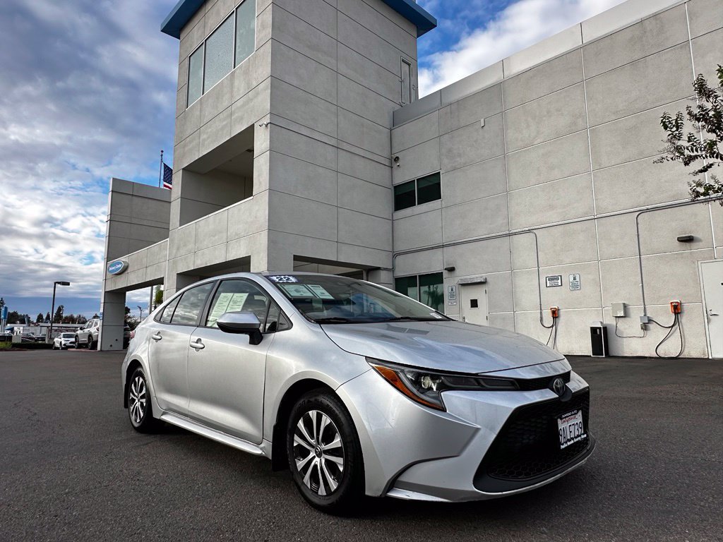 Used 2022 Toyota Corolla LE w/ Carpet Mat Package (TMS) FWD image 2