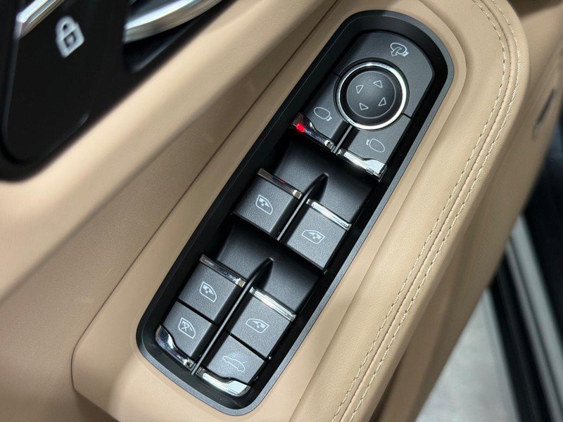 Certified 2024 Porsche Macan GTS AWD/4WD image 26