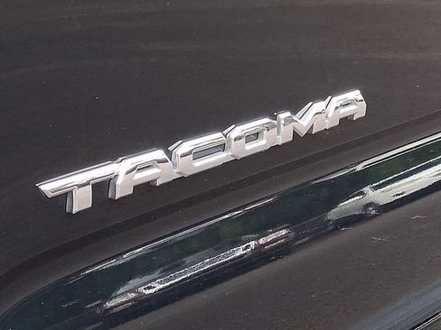 Used 2020 Toyota Tacoma TRD Sport AWD/4WD image 33