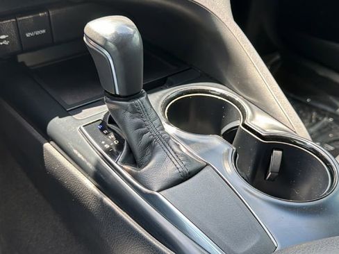 Certified 2018 Toyota Camry SE FWD image 31