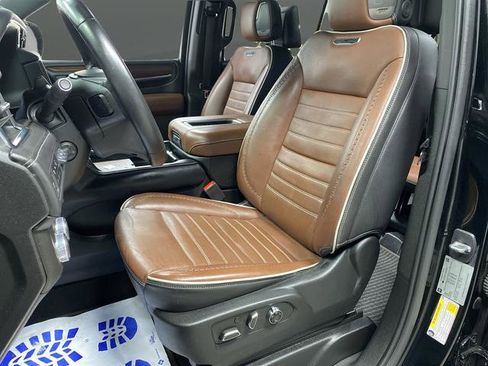Used 2023 GMC Yukon XL Denali Ultimate AWD/4WD image 4