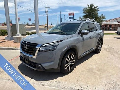 Used 2023 Nissan Pathfinder Platinum FWD image 3