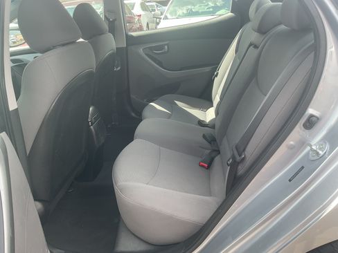 Used 2015 Hyundai Elantra SE w/ Option Group 02 FWD image 10